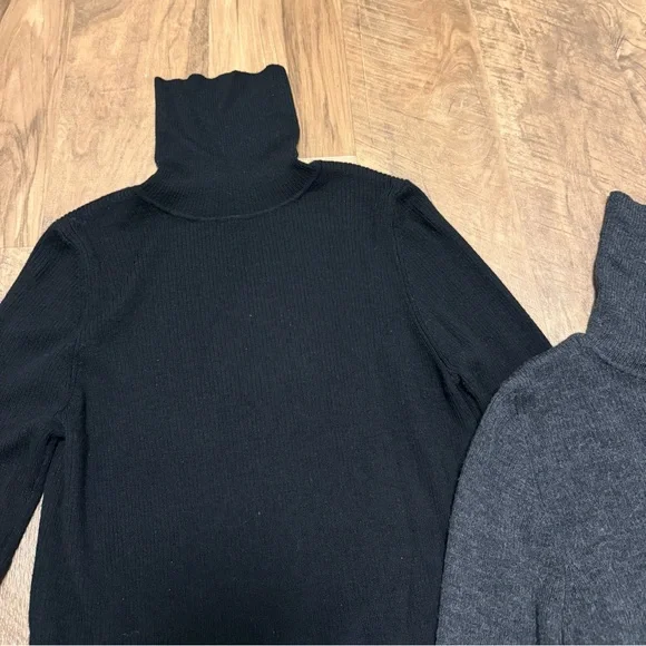 Uniqlo Large Wool Turtlenecks - Picture 5 of 7